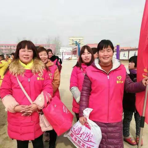 小集村舞蹈队在夏李乡实验小学彩排