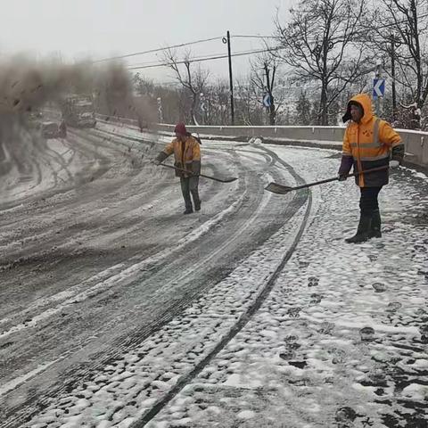 翼城公路人闻"雪"而动，保畅保通！ ——寒风冰雪中彰显责任