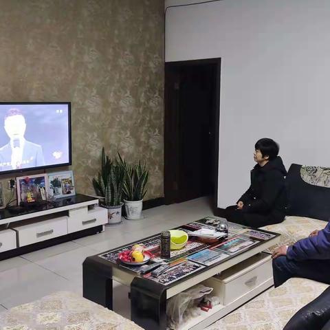 东镇党员干部群众积极观看《榜样6》 对标先进为建设幸福新东镇做贡献