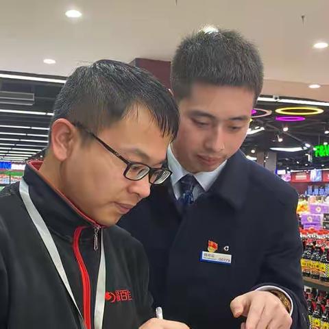 福清三山支行党支部先锋党员深入乡村超市拓展业务