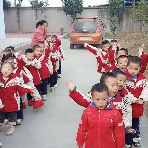 中心幼儿园中二班亲子趣味运动会