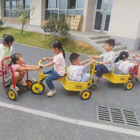 《托马斯小火车》——银河镇陇田村幼儿园大班游戏故事