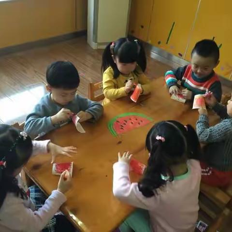 金贝儿幼儿园小三班主题活动：制作小螃蟹