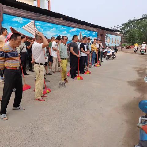 东和村委会开展人居环境卫生整治活动（六）