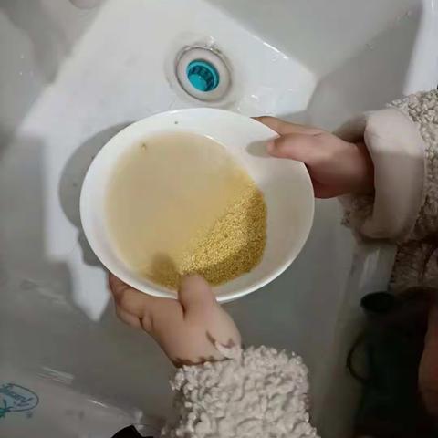 享生活  悦劳动——素幼中三班居家劳动指南