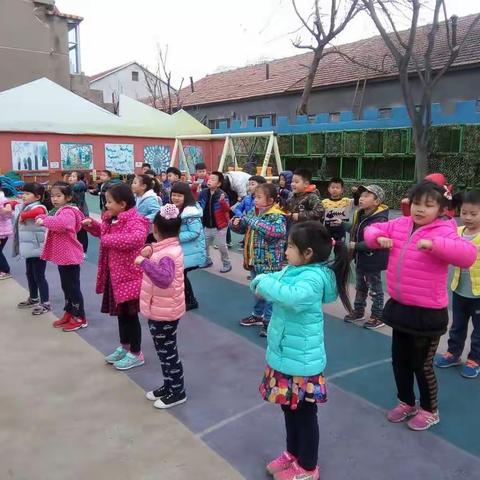 昌乐县府机关幼儿园大三班的阳光体育活动