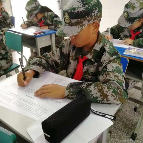 习军人之姿，承军人风骨！