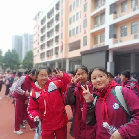 铜仁第二小学五（12）班  梵净山之旅