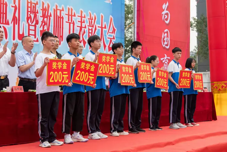 跟着大师学摄影:汝州二高2022年秋季开学典礼精彩瞬间
