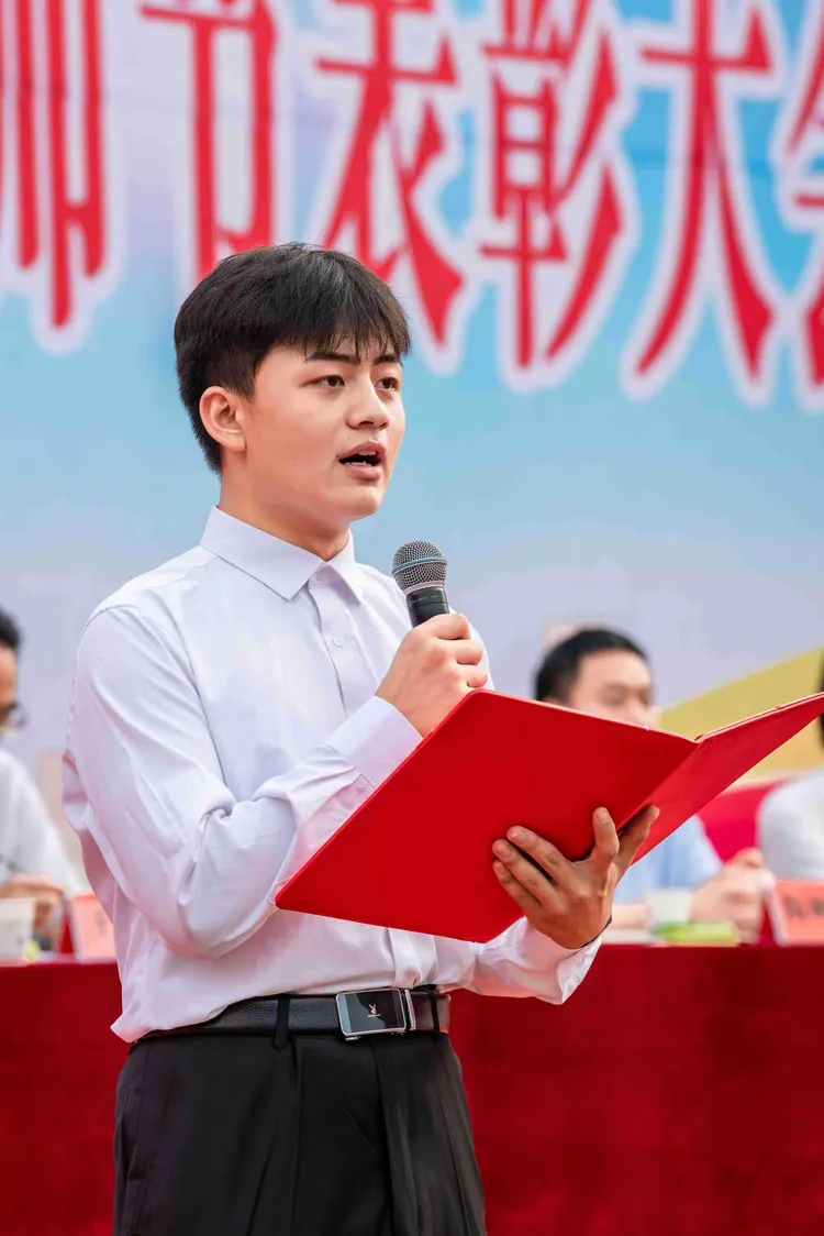 跟着大师学摄影:汝州二高2022年秋季开学典礼精彩瞬间