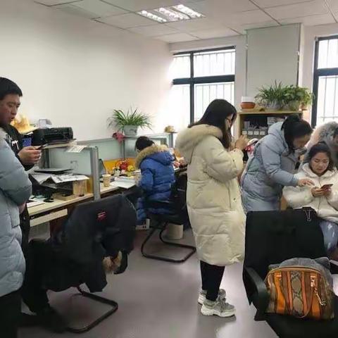 万达支行走进某教育培训机构进行企业行活动