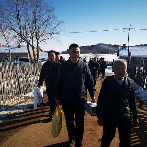 走访慰问贫困户，点滴真情暖人心---一场一中队开展学雷锋志愿活动