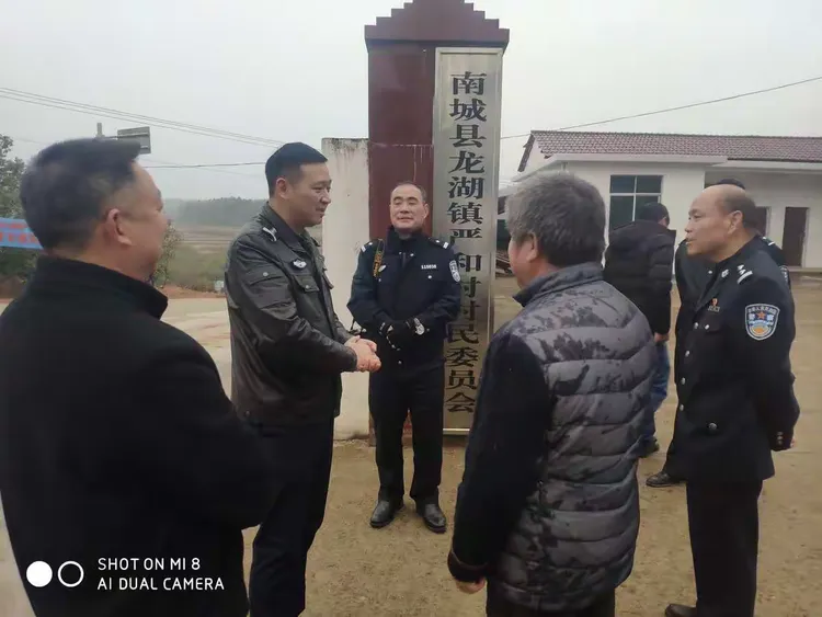南城县副县长,县公安局局长包芳蔚一行到县公安局挂