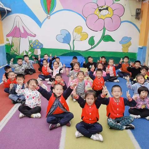 圆梦幼儿园大一班读书日快乐阅读一刻！