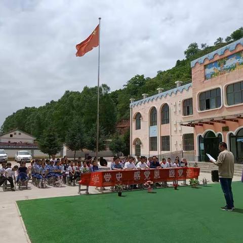 上关镇寺底小学开展师生“学党史 感党恩 跟党走”主题演讲比赛活动