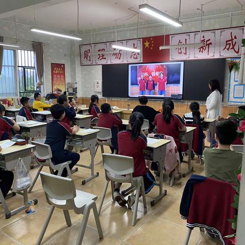 无私慈母爱，情系母亲节