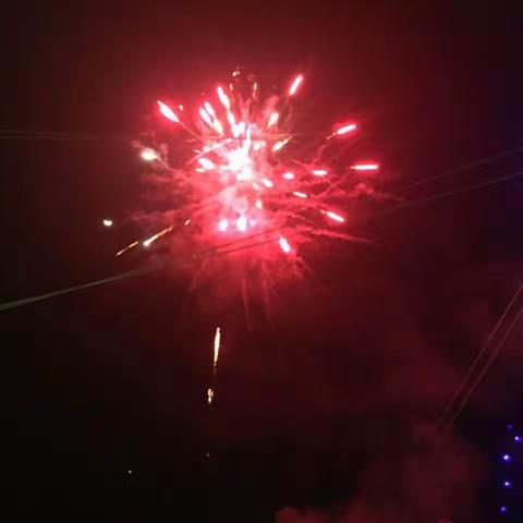 烟花璀璨一一节曰快乐