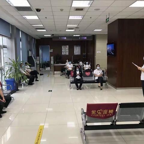 “熟知红线，不踩红线”小屯路支行全体员工认真学习反洗钱红线手册