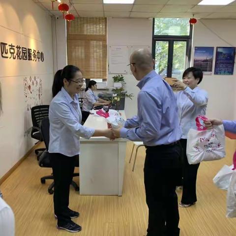 烈日炎炎，热浪滚滚。公司领导防暑慰问到一线，关怀清凉入人心