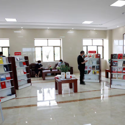 第五师党委党校校园书店开放了
