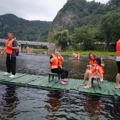 门外秉烛人：的美篇：关山湖景区，浮光掠影走一遭！