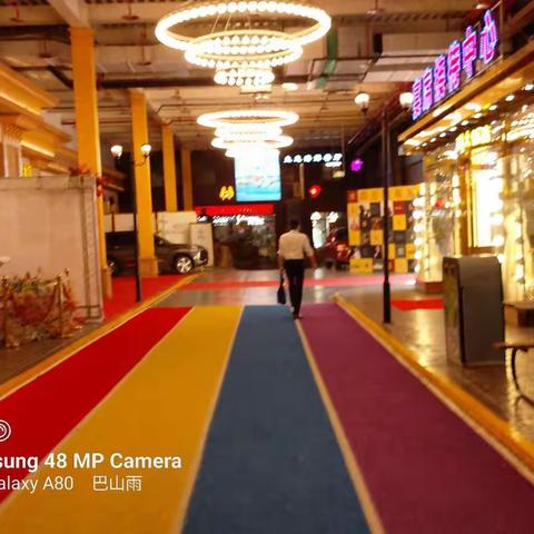 一路向北一一从美心红酒广场到奥特莱斯。