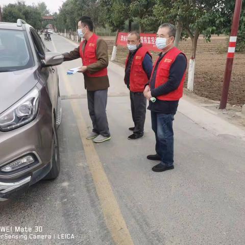 泾干街道大训堡村组织开展"文明交通"志愿服务活动。