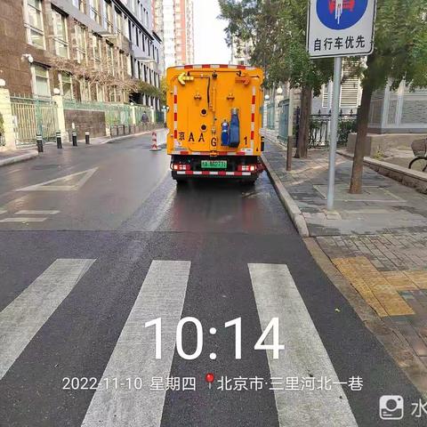 11月10日月坛地区机械降尘作业照片