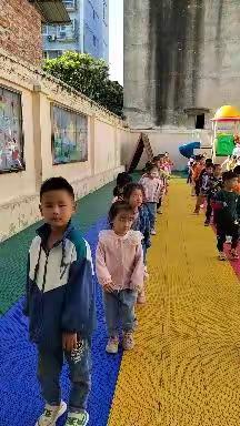 忆童幼儿园朵朵三班第7周生活日常记录