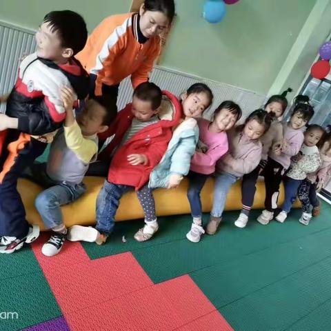 忆童幼儿园朵三班第9周日常生活记录