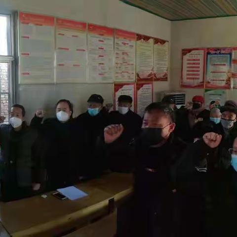 为了村民的平安，第一书记冲在一线，扎实推进疫情防控工作。