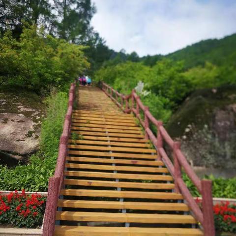 登金祖峰，看两季风景