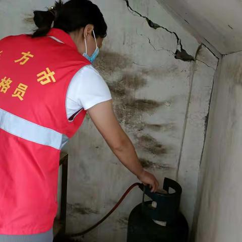 入户开展居民用电用气安全隐患排查