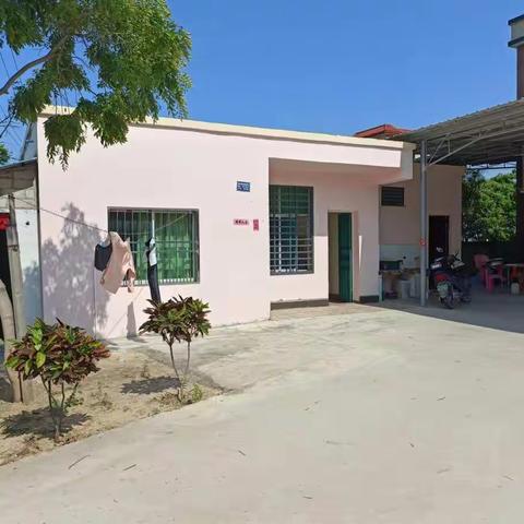 板桥镇老方村网格员入户走访看望特困户