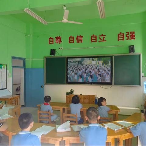 强国有我   请党放心——务川县特殊教育学校师生观看“开学第一课”（副本）