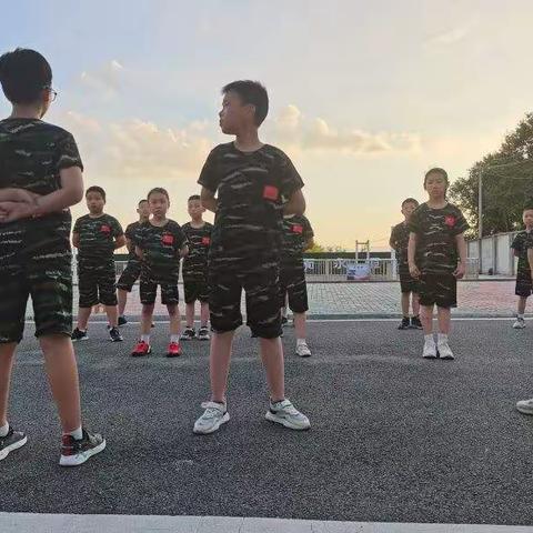 武汉中小学生参加军事夏令营有什么好处呢?