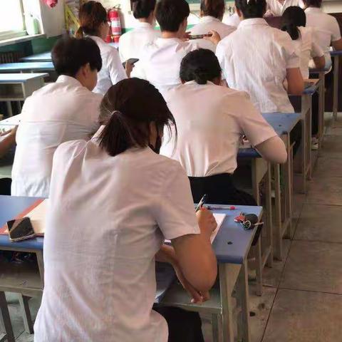学习新课标  指引导方向—崇新小学开展新课标学习活动