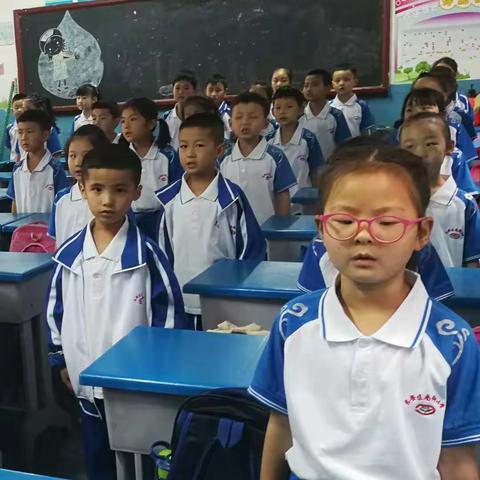 一年级三班新队员入队仪式