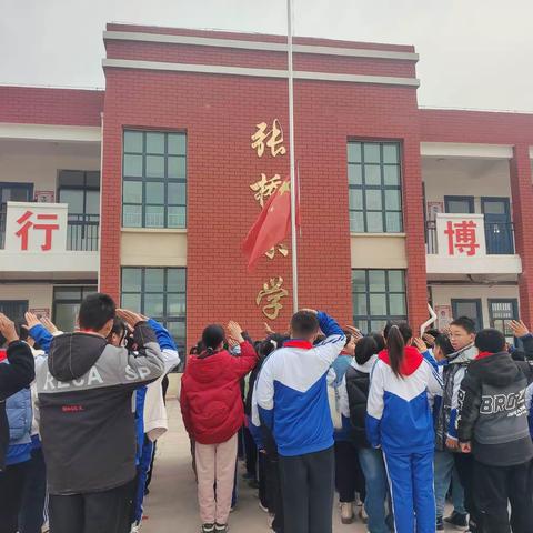 升国旗 铸忠诚～～张桥小学举行升国旗仪式