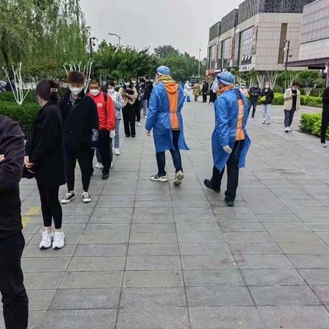 【泉心泉力】疫情面前不放松，临湖社区持续开展核酸检测工作