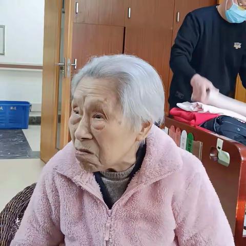 正能量暖心事 92岁阿婆回忆年轻时偶遇孕妇生产 经历的惊险瞬间（第二段）。