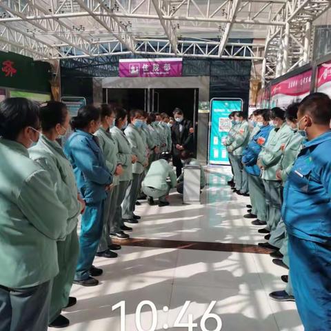 这是我们工作的时候的状态，从开小会到干活