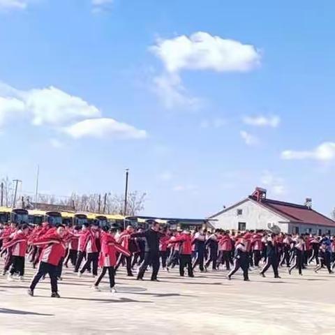 逐梦路上向前行  不负春光不负己——搜登站镇中心小学第三周工作总结