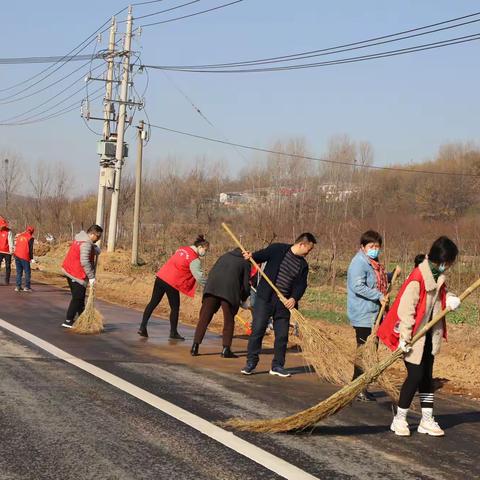 市交通运输局到省道327铁山大道西进段开展环境卫生大整治志愿服务活动