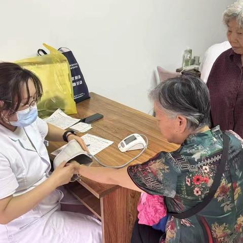 网格走访听民声 便民体检暖夕阳——福邸铭门社区第二网格开展老年免费体检服务