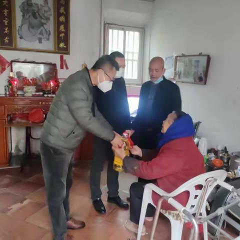 帮扶慰问暖民心     携手共进促振兴