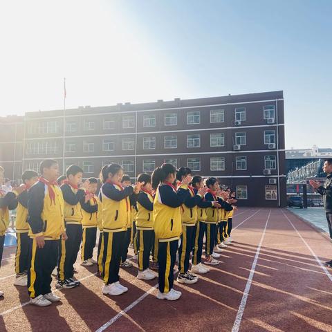 汉光实验小学第四届课堂节——张丽甲《仰卧起坐》