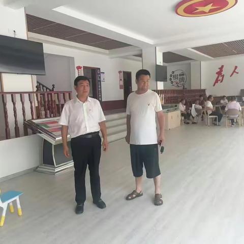 嵩县黄庄乡小庄科村第一书记王春华同志带队到黄庄乡三合村参观学习