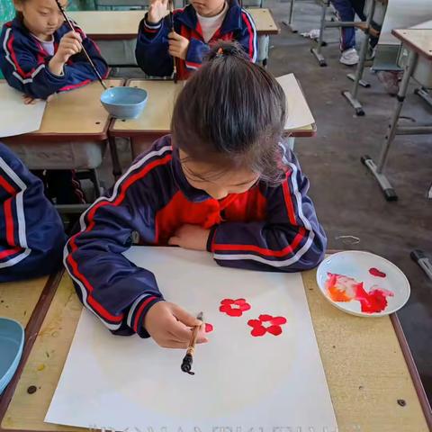 殷都区水冶镇阜南小学国画社团