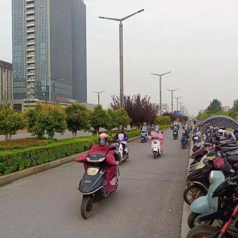 永修二中开展“一盔一带”专项整治活动